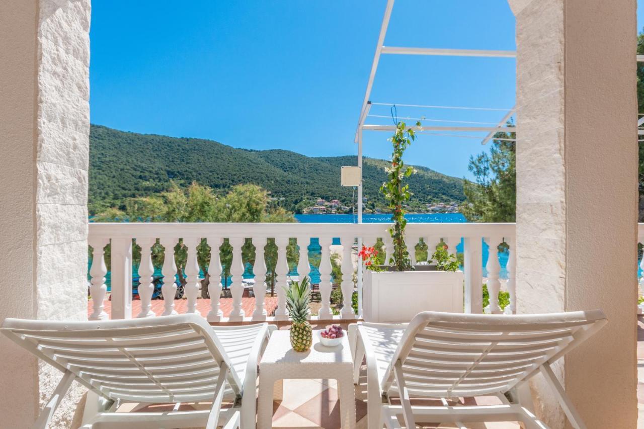 Apartmani Bonaca - 10M To The Sea Grebastica Exterior photo