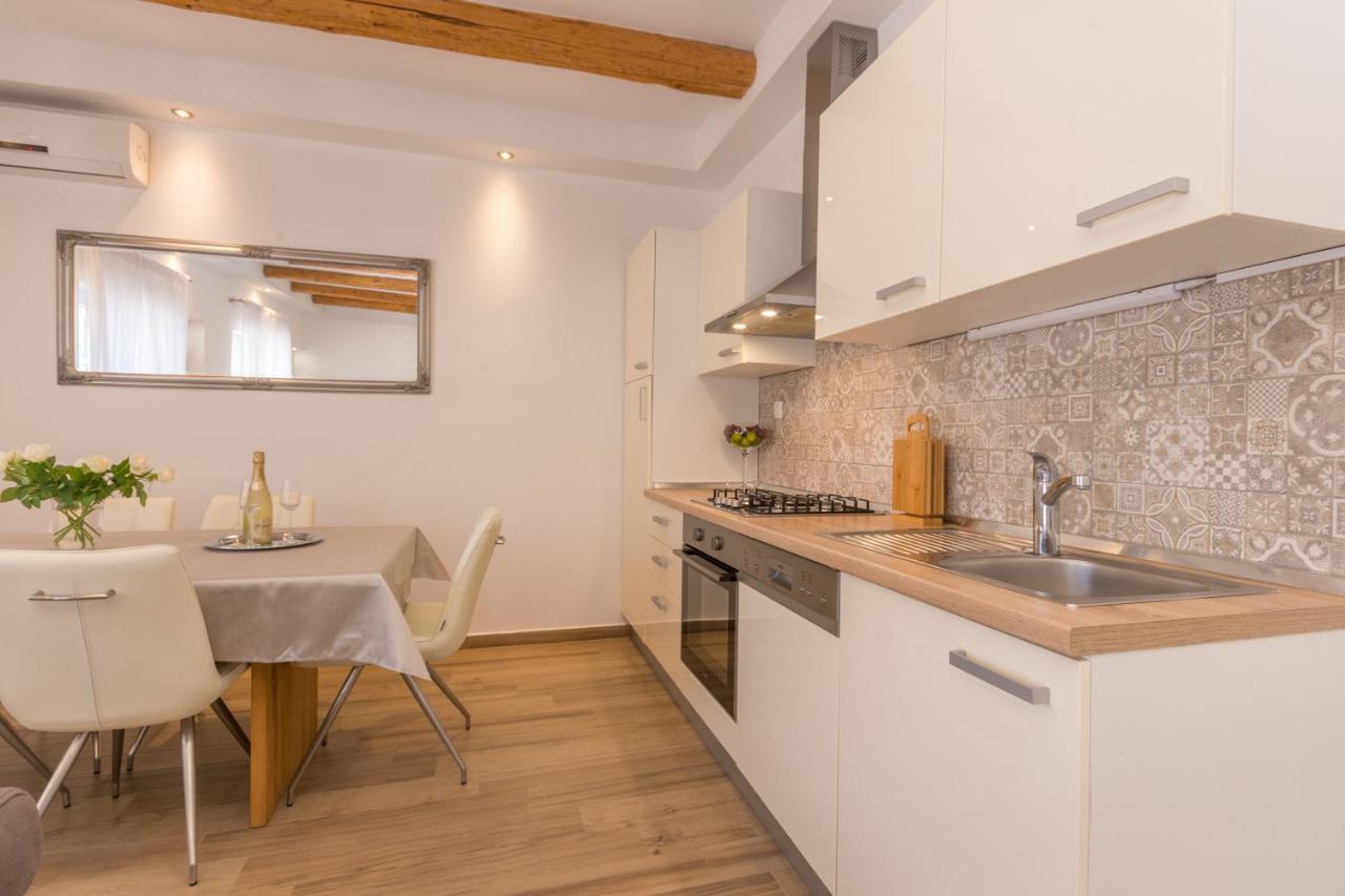 Apartmani Bonaca - 10M To The Sea Grebastica Exterior photo