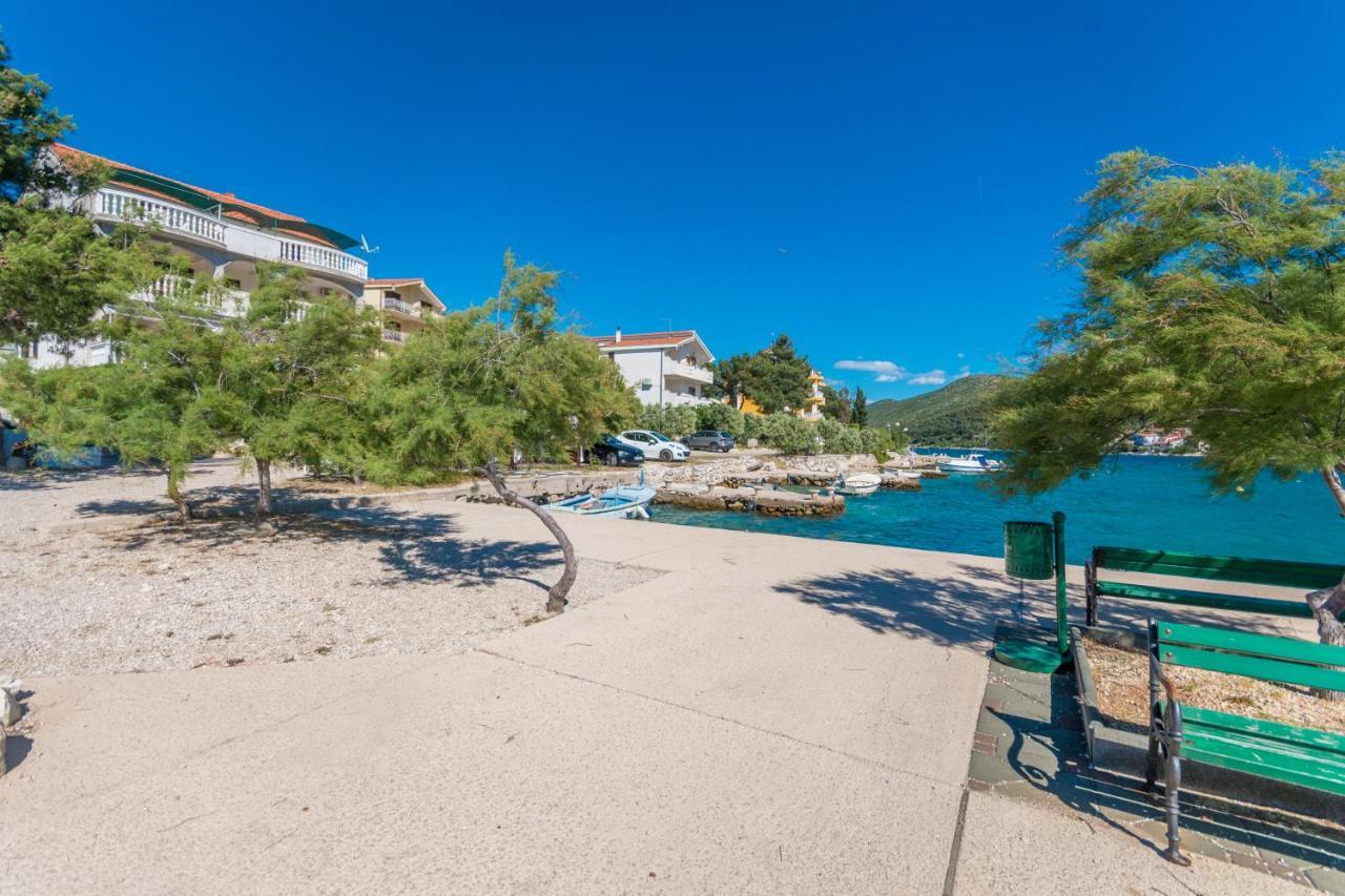 Apartmani Bonaca - 10M To The Sea Grebastica Exterior photo