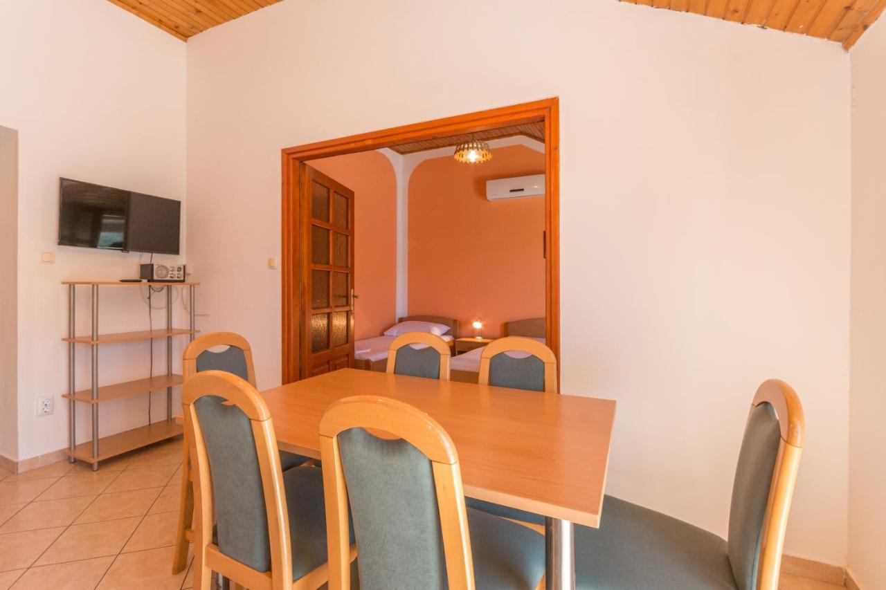 Apartmani Bonaca - 10M To The Sea Grebastica Exterior photo